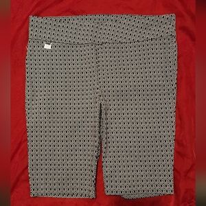 Rafaella comfort shorts NWOT SZ 16.    CLB2